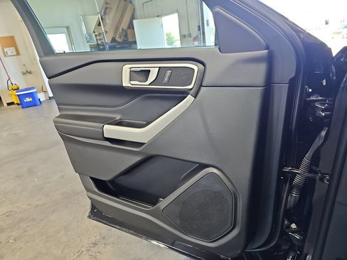 Used 2023 Ford Explorer XLT w/ Equipment Group 202A AWD/4WD image 28
