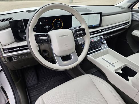 Used 2025 Hyundai Santa Fe Calligraphy image 10