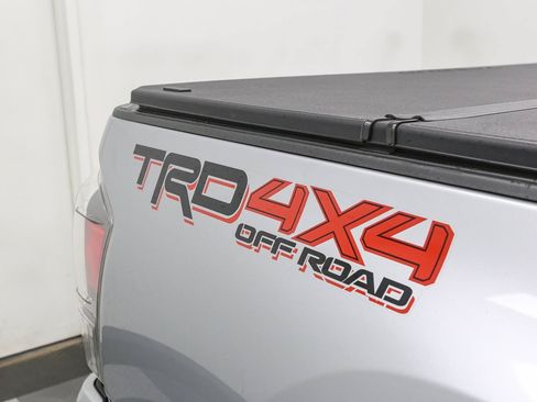 Used 2022 Toyota Tacoma TRD Off-Road w/ TRD Premium Off Road Package AWD/4WD image 10