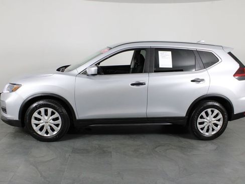 Used 2019 Nissan Rogue S FWD image 11