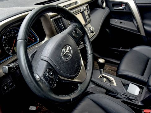Used 2014 Toyota RAV4 Limited w/ Technology Package AWD/4WD image 11