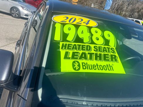 Used 2024 Volkswagen Jetta SE image 23