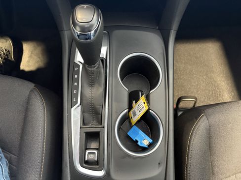 Used 2020 Chevrolet Equinox LT image 18