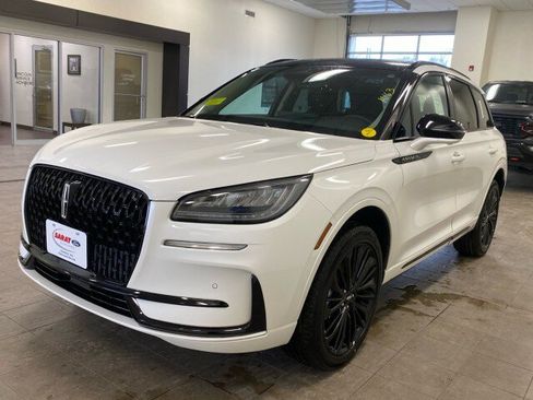 New 2025 Lincoln Corsair AWD w/ Equipment Group 101A image 4