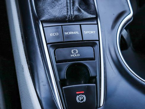 Used 2018 Toyota Camry XSE FWD image 30