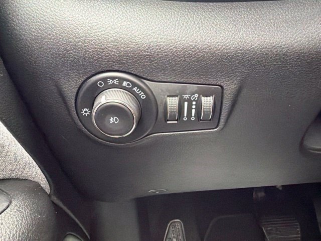 Used 2022 Jeep Compass Latitude w/ Convenience Group AWD/4WD image 28
