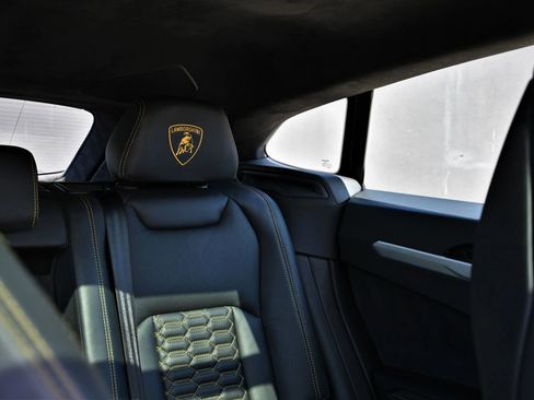 Used 2020 Lamborghini Urus AWD/4WD image 24