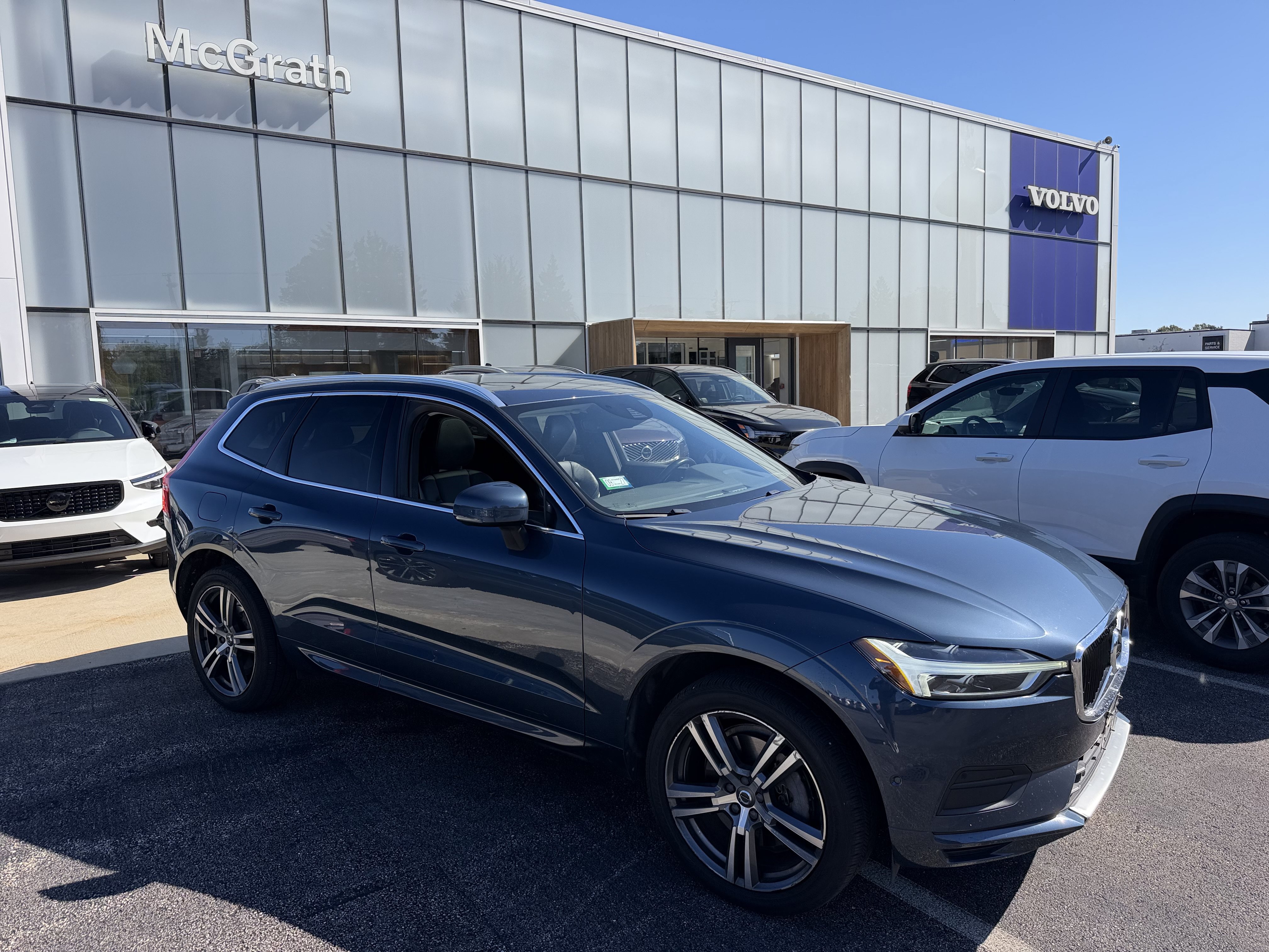Used 2018 Volvo XC60 T6 Momentum w/ Convenience Package AWD/4WD image 3