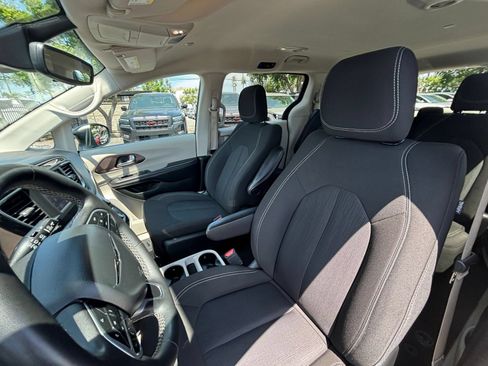 Used 2024 Chrysler Voyager LX FWD image 39