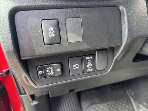 Used 2020 Toyota Tacoma TRD Sport w/ Technology Package AWD/4WD image 17