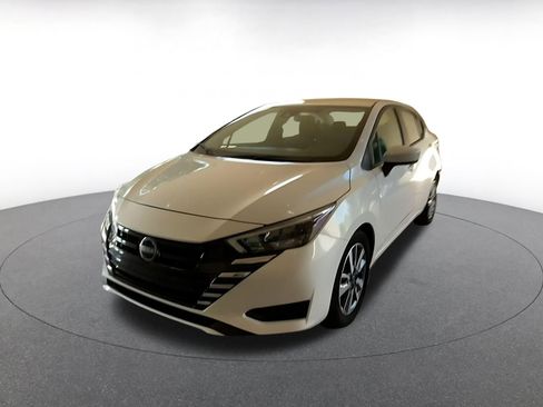 Used 2025 Nissan Versa SV image 7