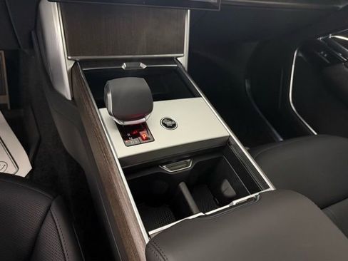 New 2025 Land Rover Range Rover SE image 22