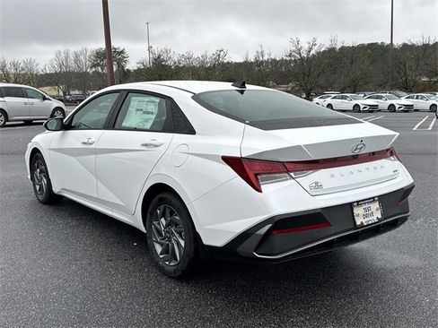 New 2026 Hyundai Elantra Blue image 5