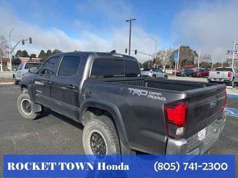 Used 2018 Toyota Tacoma TRD Off-Road image 3