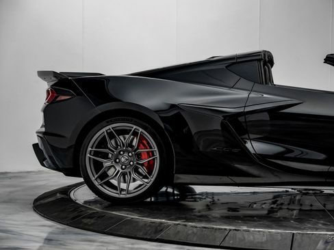 Used 2025 Chevrolet Corvette Z06 image 26