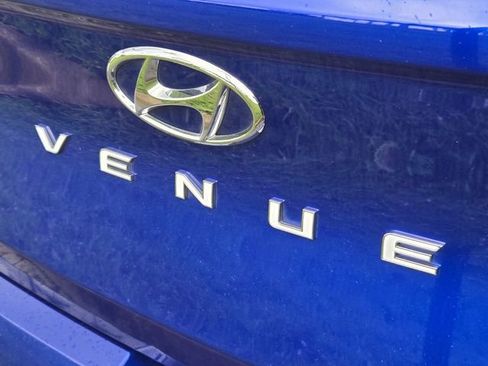 Certified 2022 Hyundai Venue Limited image 11