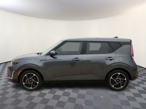 Used 2023 Kia Soul EX FWD image 2