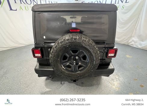 Used 2018 Jeep Wrangler Unlimited Sport AWD/4WD image 6