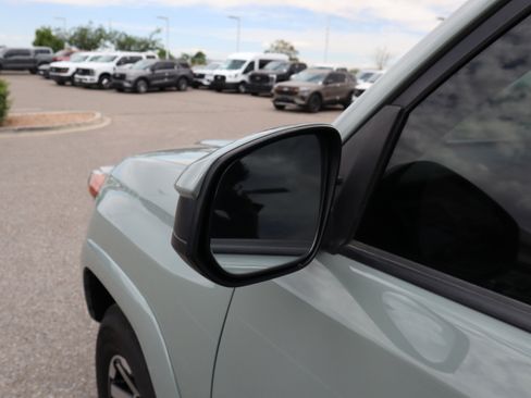 Used 2022 Toyota 4Runner TRD Off-Road AWD/4WD image 17