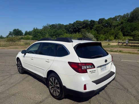 Used 2016 Subaru Outback 2.5i Limited AWD/4WD image 3