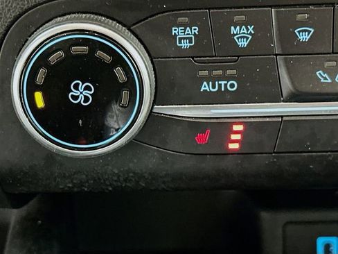 Used 2020 Ford Escape SE image 19