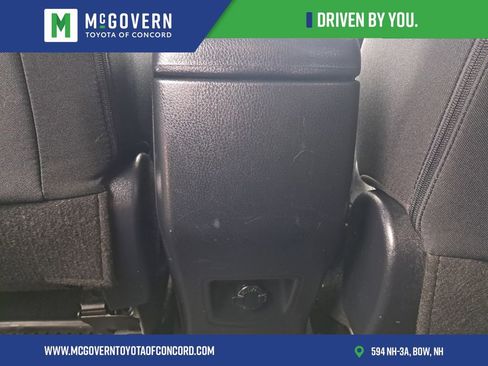 Used 2018 Toyota RAV4 LE AWD/4WD image 15