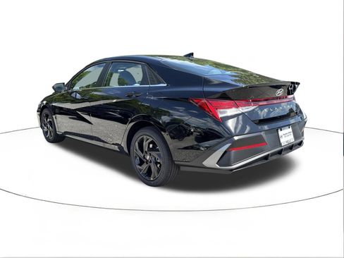 New 2026 Hyundai Elantra SEL Sport FWD image 5