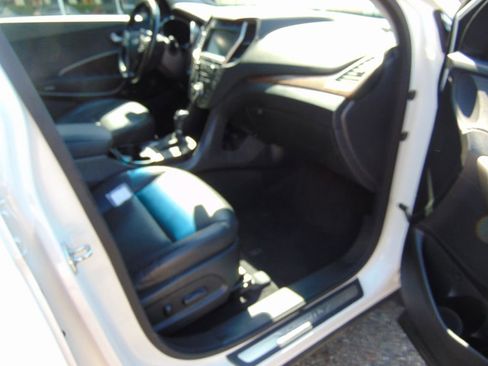 Used 2017 Hyundai Santa Fe Limited AWD/4WD image 5