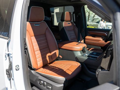 New 2026 GMC Sierra 3500 Denali Ultimate AWD/4WD image 9