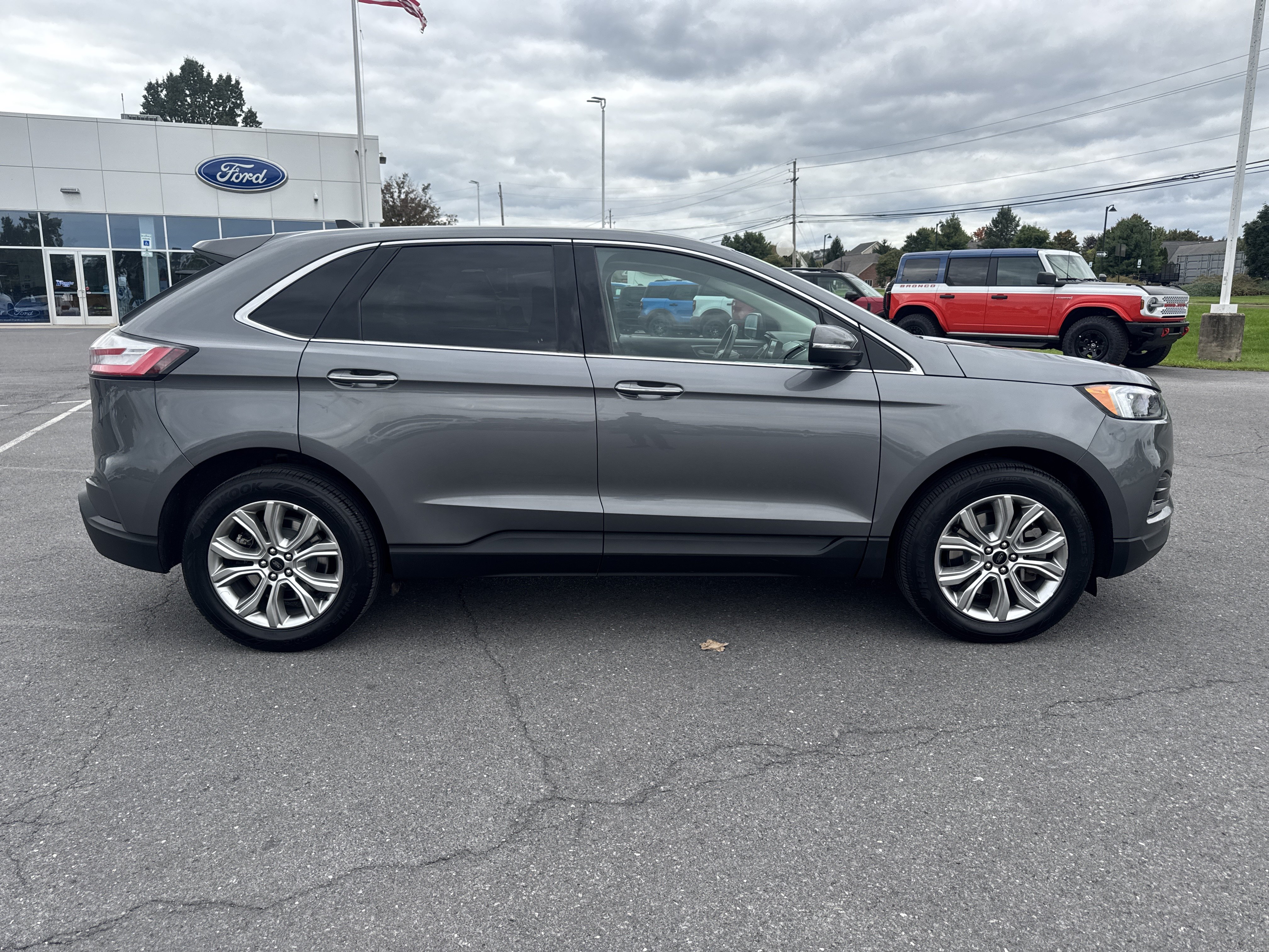 Used 2024 Ford Edge Titanium AWD/4WD image 2