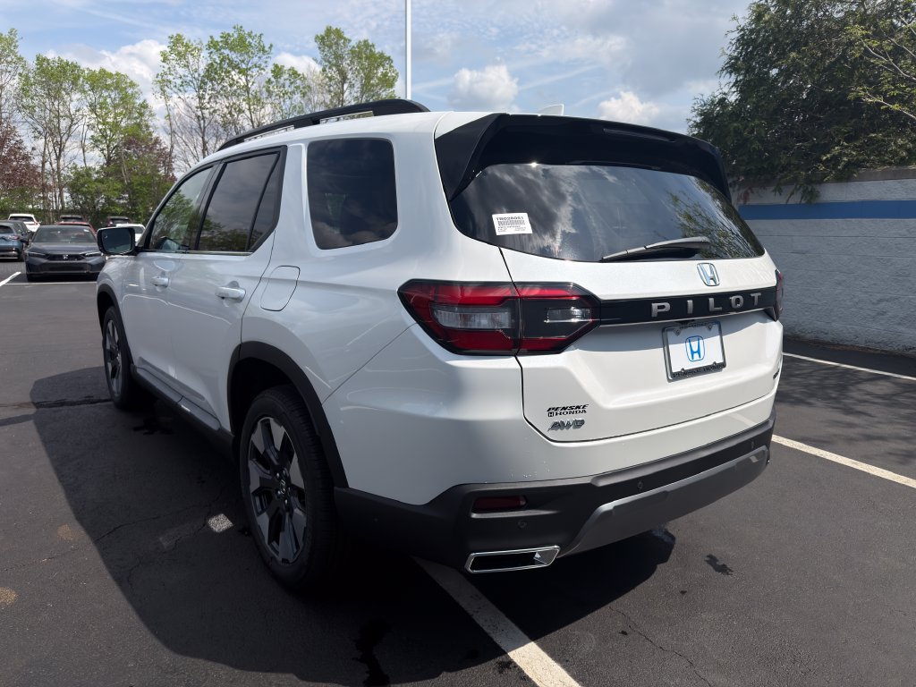 New 2026 Honda Pilot Touring image 3