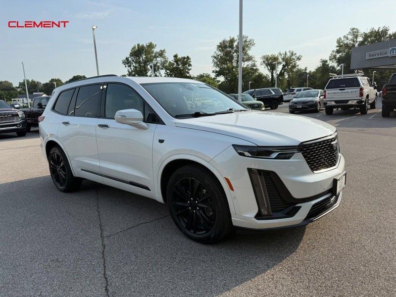 Used 2023 Cadillac XT6 Premium Luxury w/ Technology Package AWD/4WD image 11