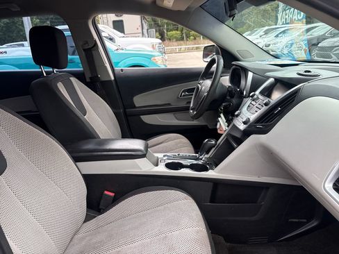 Used 2017 Chevrolet Equinox LS FWD image 28