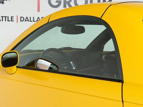 Used 2006 Chevrolet SSR w/ Preferred Equipment Group RWD image 22