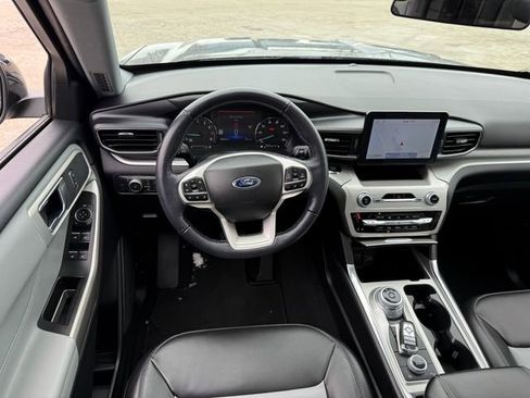Used 2022 Ford Explorer XLT w/ Equipment Group 202A image 6