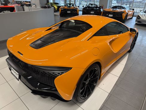 New 2026 McLaren Artura image 5