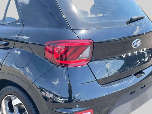 Used 2023 Hyundai Venue SEL FWD image 9