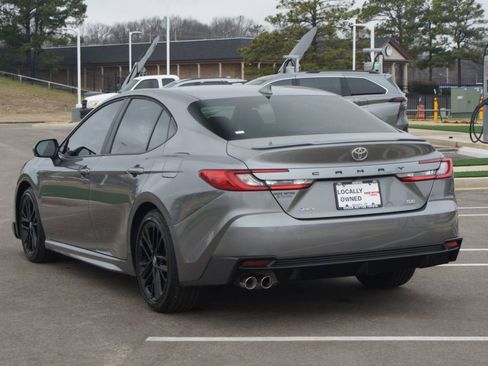 Used 2025 Toyota Camry SE image 15