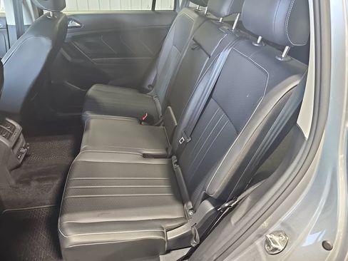 Used 2023 Volkswagen Tiguan SE w/ Panoramic Sunroof Package AWD/4WD image 13