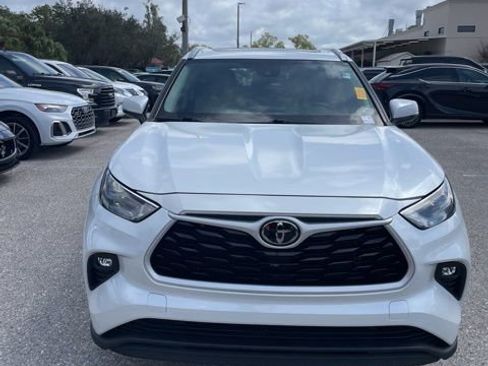 Used 2022 Toyota Highlander XLE image 6