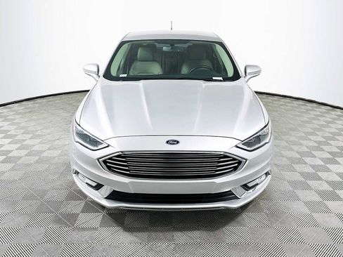 Used 2017 Ford Fusion SE w/ Fusion SE Technology Package image 2