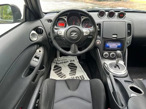 Used 2015 Nissan 370Z Coupe RWD image 20