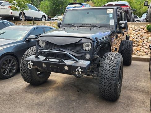 Used 2017 Jeep Wrangler Unlimited Rubicon w/ Connectivity Group AWD/4WD image 9