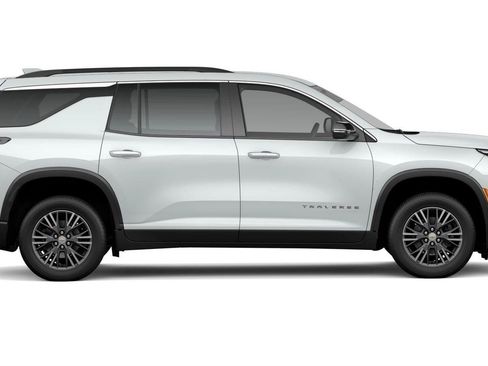 New 2026 Chevrolet Traverse LT w/ LPO, Floor Liner Package FWD image 10