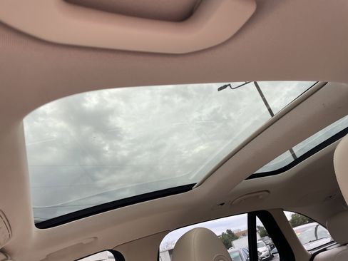 Used 2018 Mercedes-Benz GLC 300 GLC 300 4MATIC SUV AWD w/ Premium Package image 8