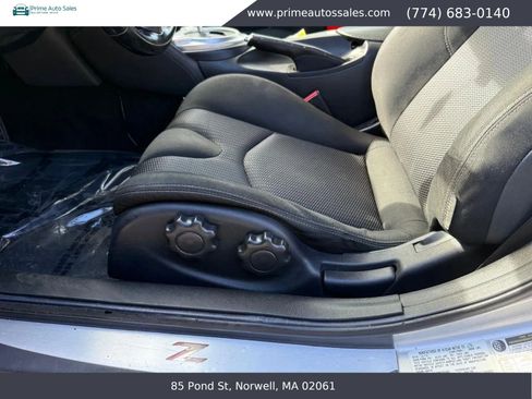 Used 2014 Nissan 370Z Coupe RWD image 7