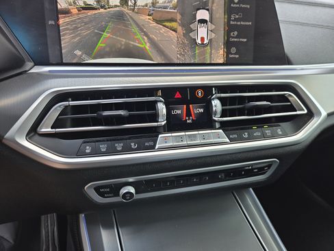 Used 2023 BMW X5 xDrive40i w/ M Sport Package AWD/4WD image 21