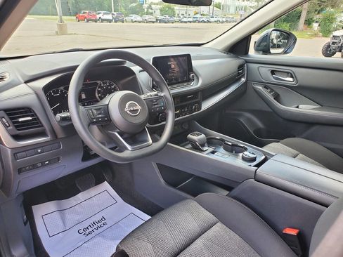 Used 2024 Nissan Rogue SV image 9