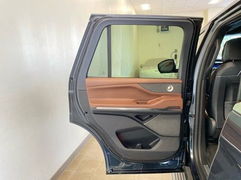 New 2026 Lincoln Navigator Reserve AWD/4WD image 44