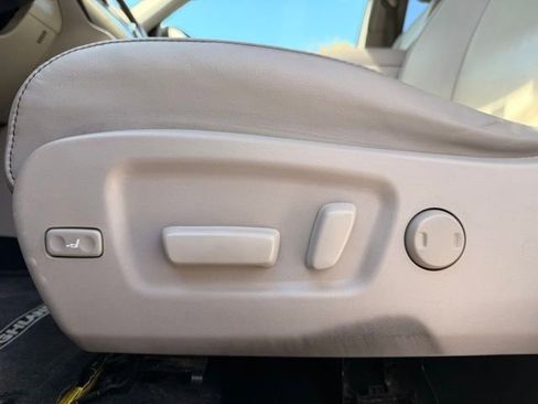Used 2014 Toyota Highlander XLE AWD/4WD image 12